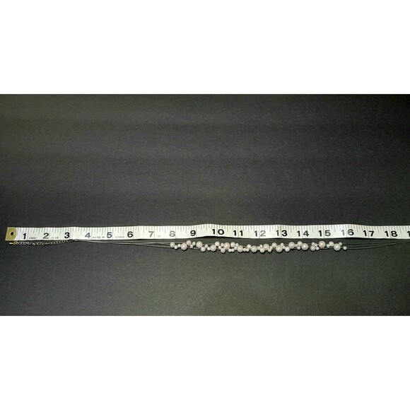 Triple strand faux pearl short necklace - Picture 8 of 8